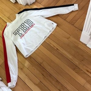 Chandail à manches longues blanc noir et rouge